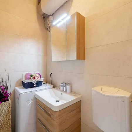 Dora Apartment